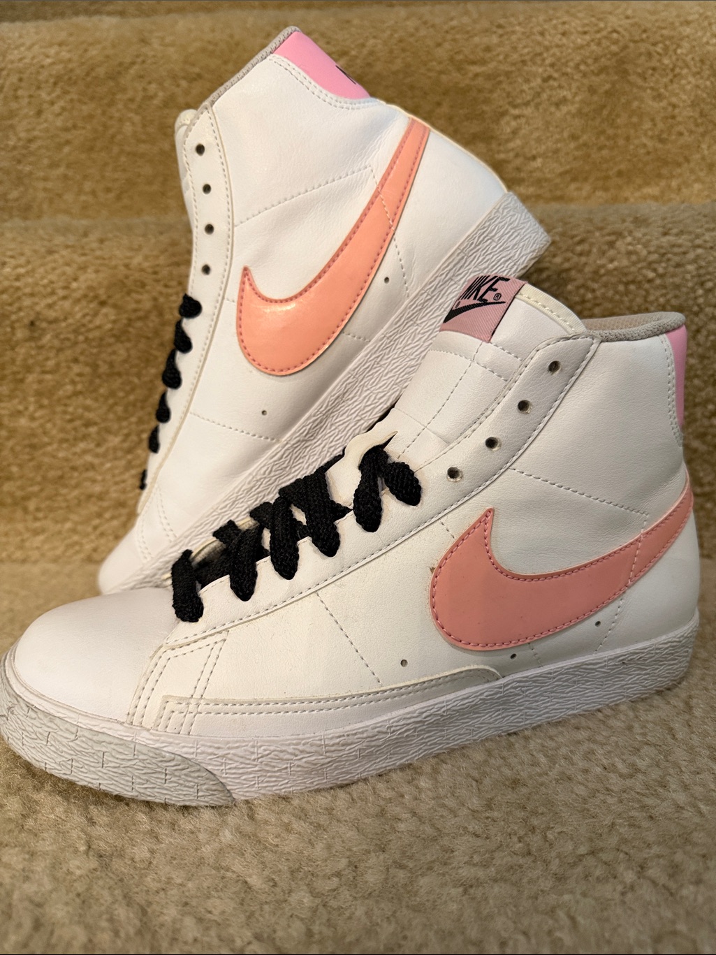 Nike Women’s High-Top Sneakers In White With Pink Swoosh Size 6y